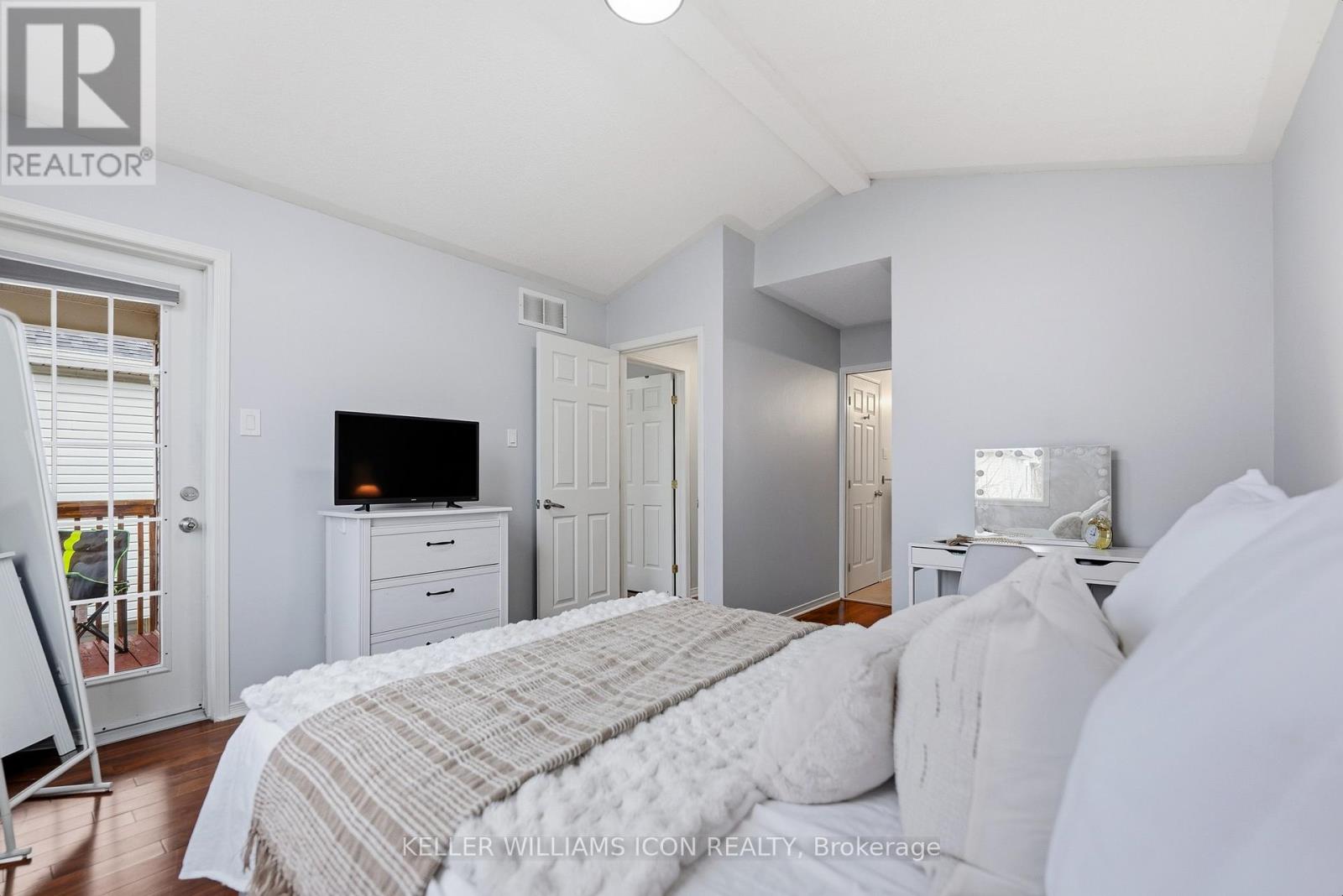 125 CASTLE GLEN CRESCENT - 26