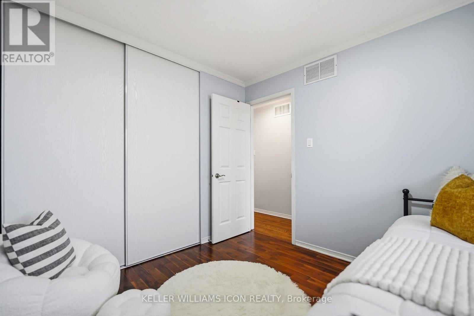125 CASTLE GLEN CRESCENT - 33