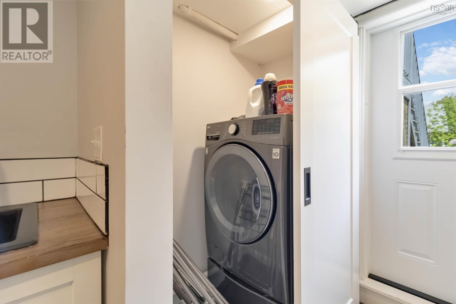 Property 36 of 42 of 51 Albert Street