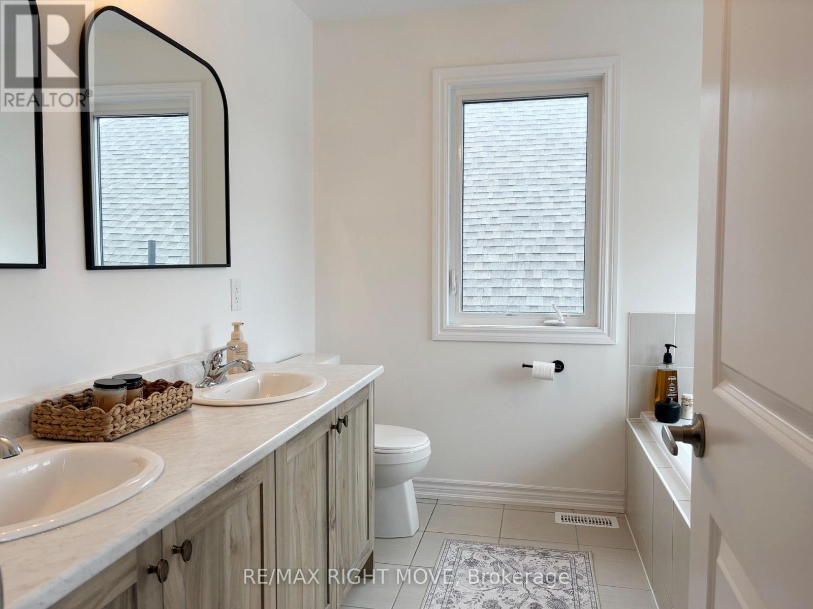 46 ATLANTIS DRIVE - 17