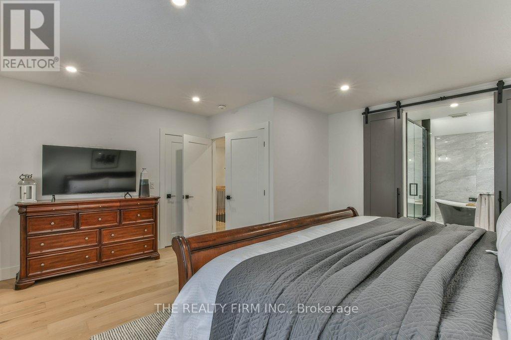 4 SYCAMORE ROAD Property Photo