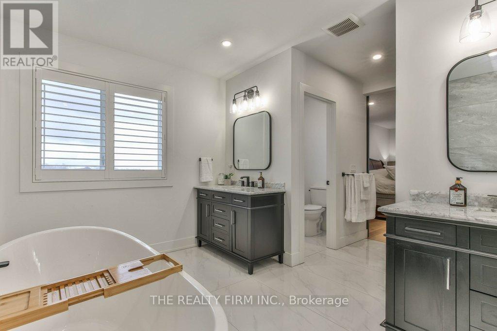 4 SYCAMORE ROAD Property Photo