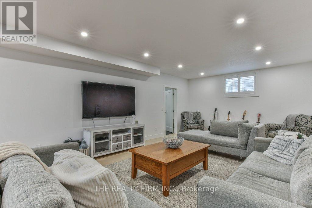 4 SYCAMORE ROAD Property Photo