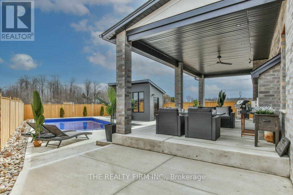 4 SYCAMORE ROAD Property Photo