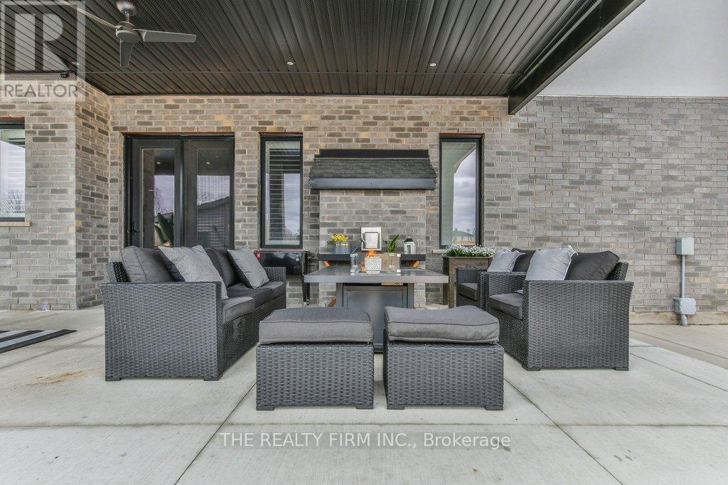 4 SYCAMORE ROAD Property Photo