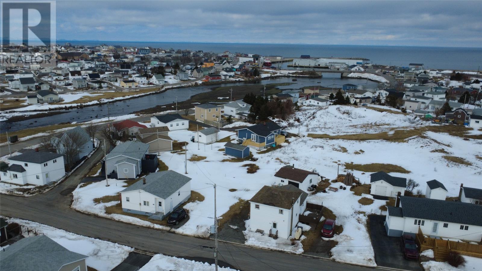 Aerial view of surrounding area (Winter)