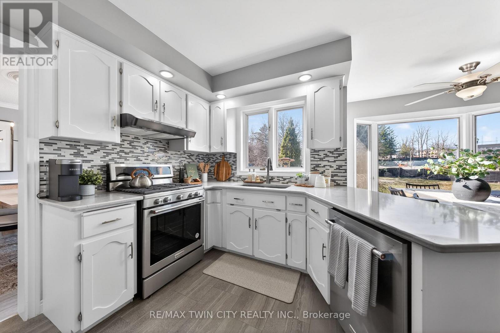 38 GLEN ABBEY COURT - 12