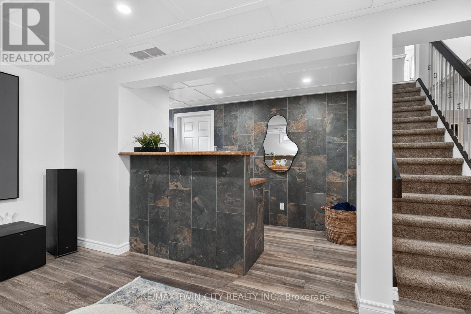 38 GLEN ABBEY COURT - 32