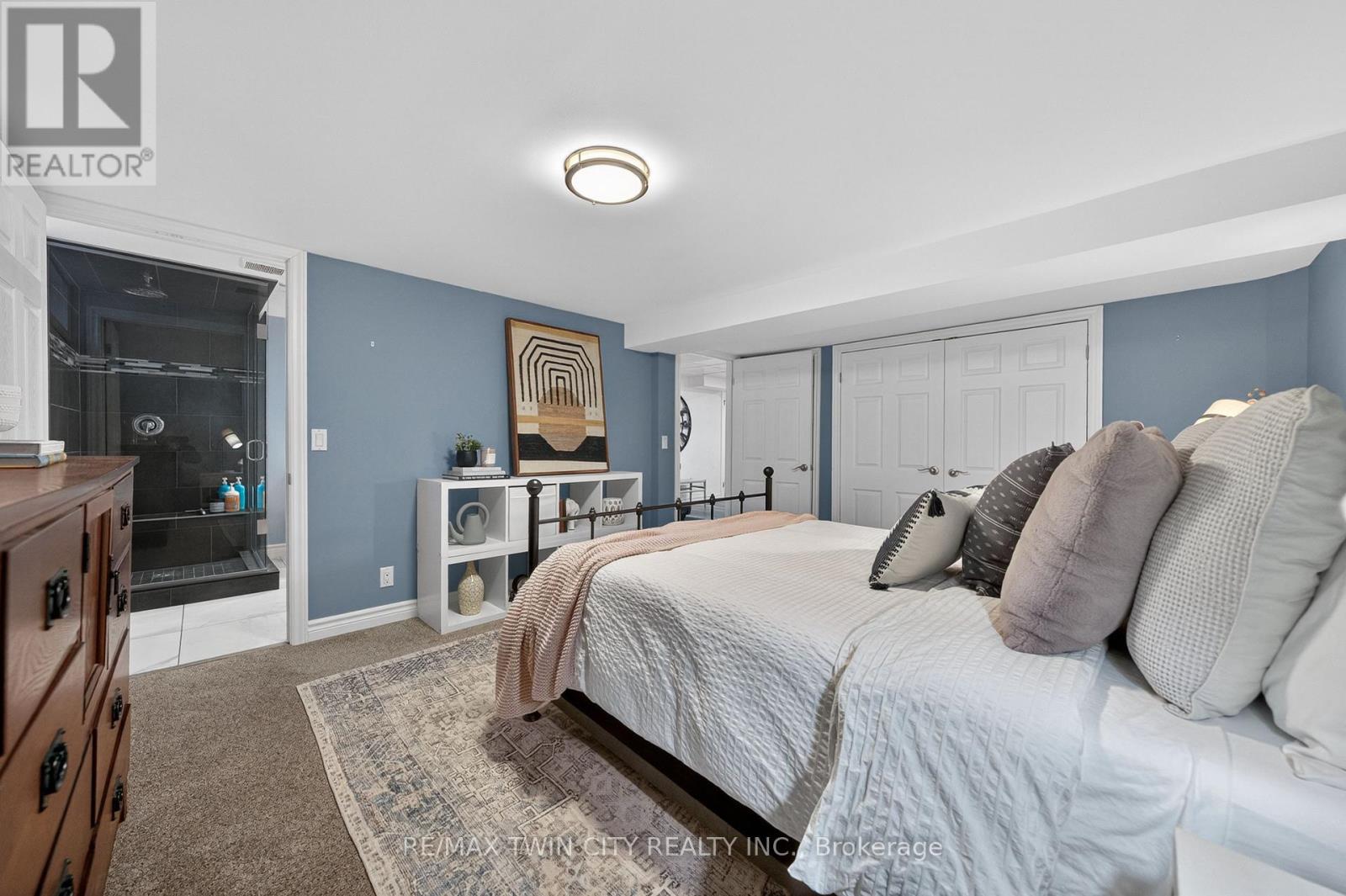 38 GLEN ABBEY COURT - 36