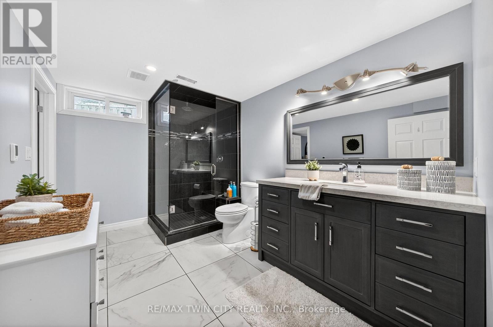 38 GLEN ABBEY COURT - 37
