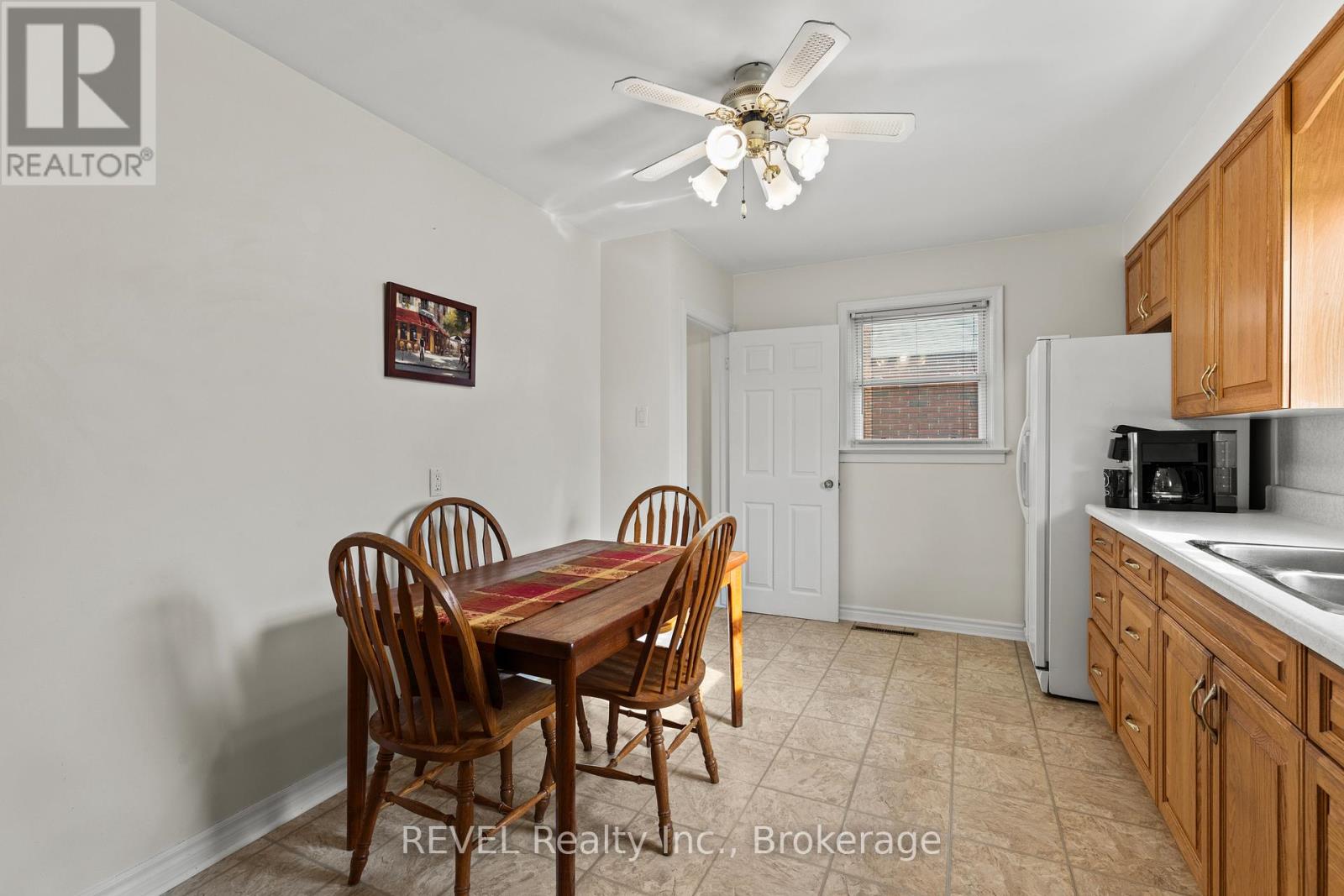 32 THOMPSON AVENUE - 11