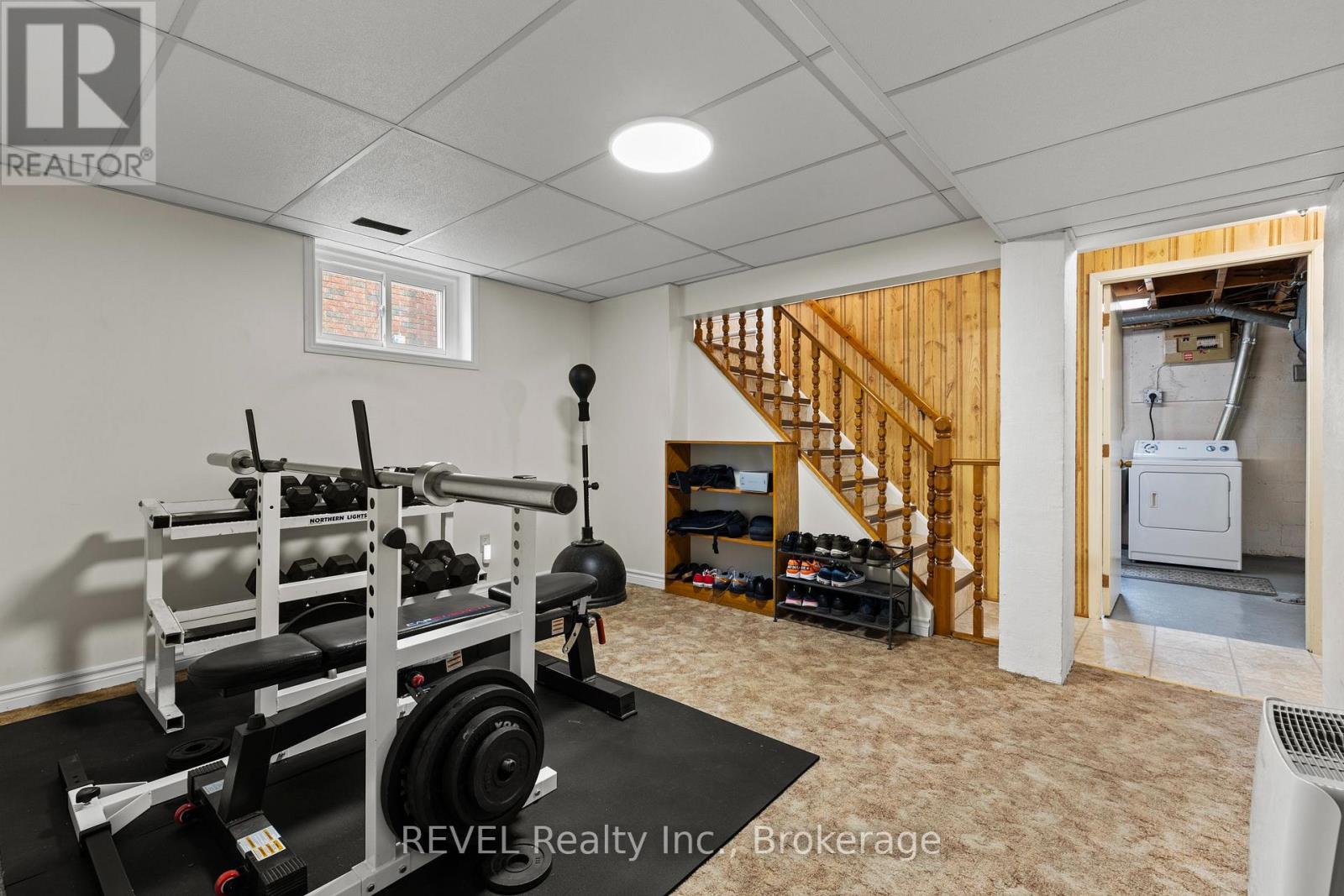 32 THOMPSON AVENUE - 19