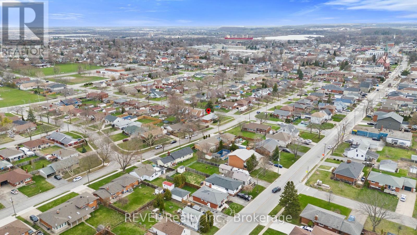 32 THOMPSON AVENUE - 30