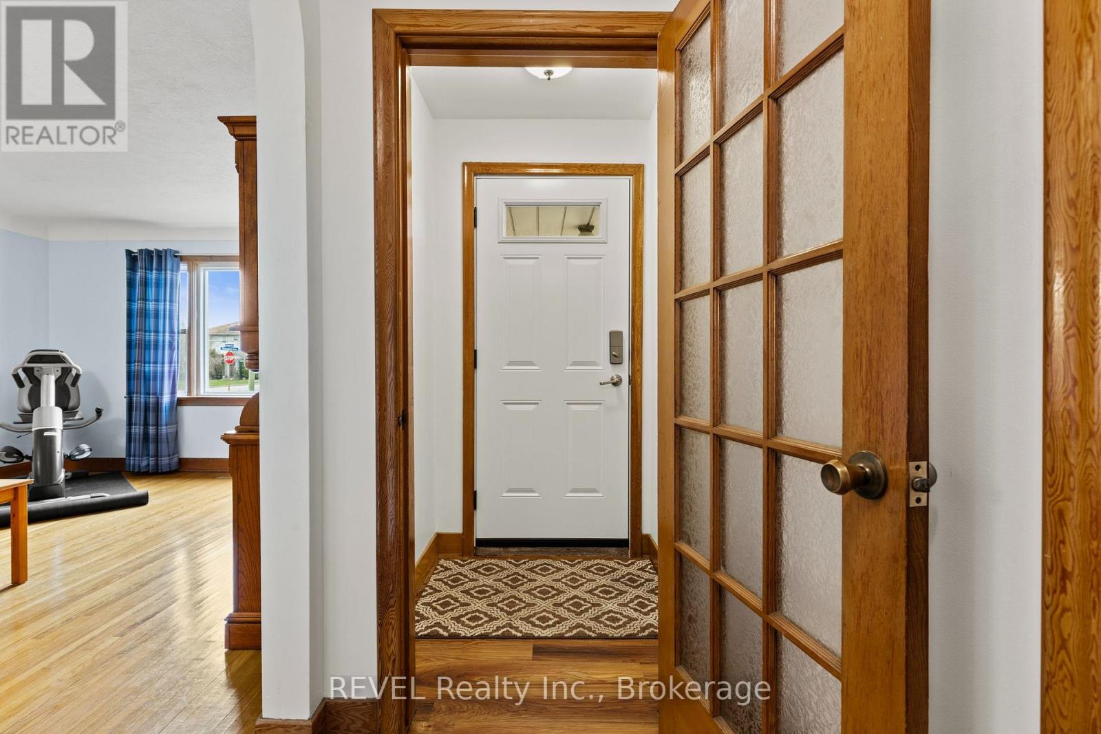 32 THOMPSON AVENUE - 5