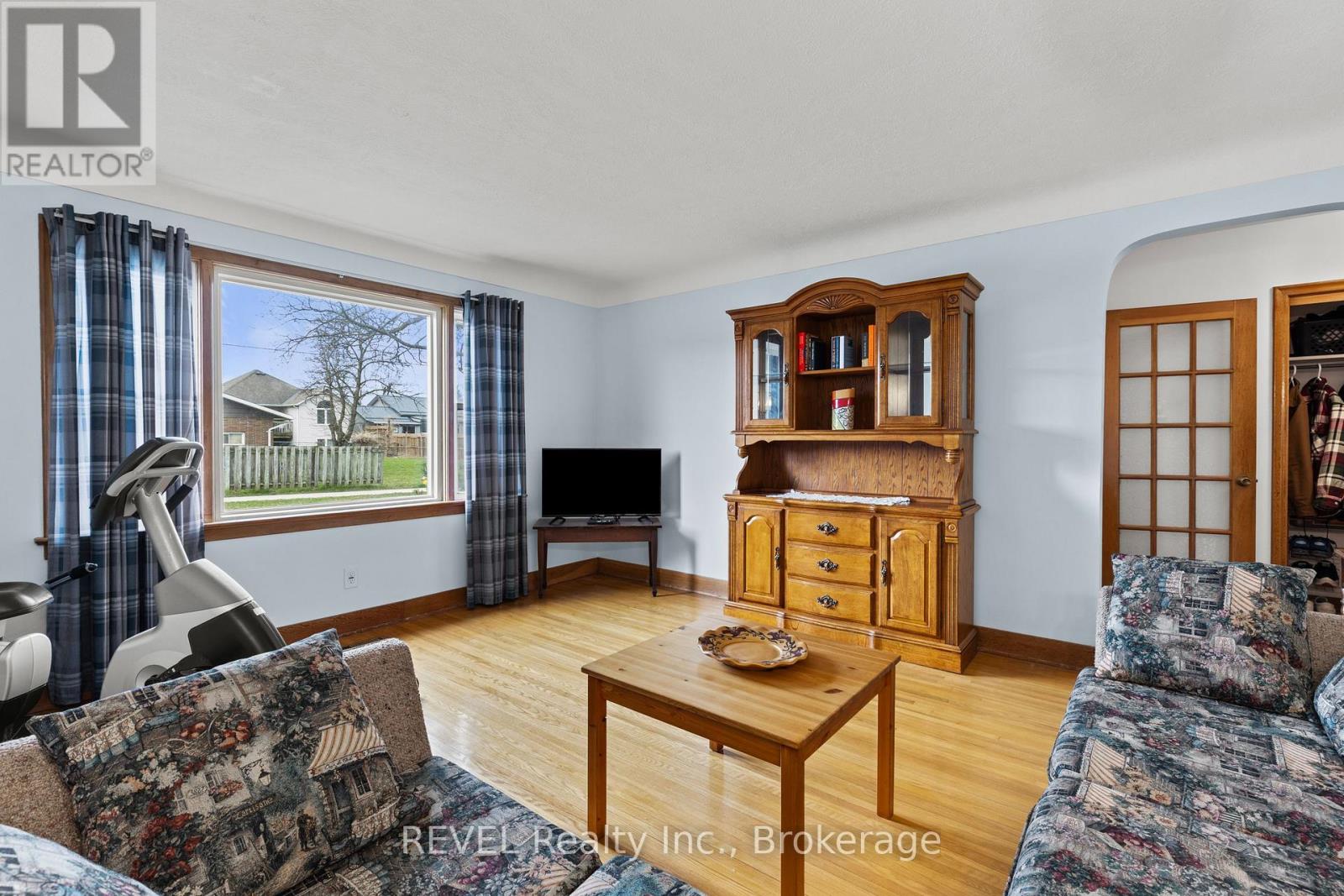 32 THOMPSON AVENUE - 8