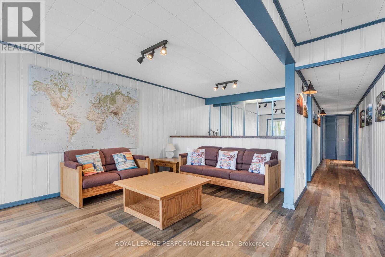 Walkout basement  / rec room