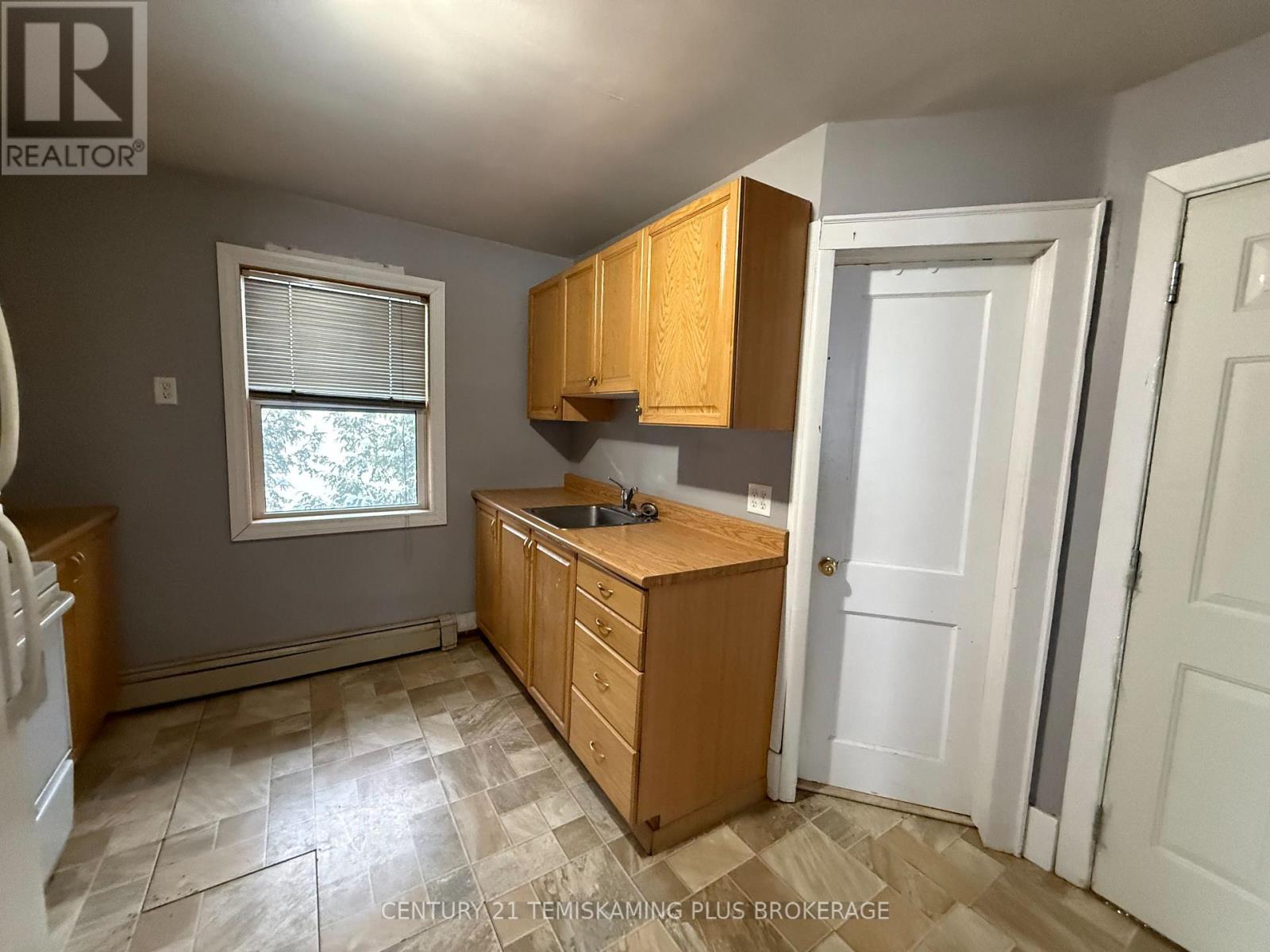 Unit 4 - Kitchen