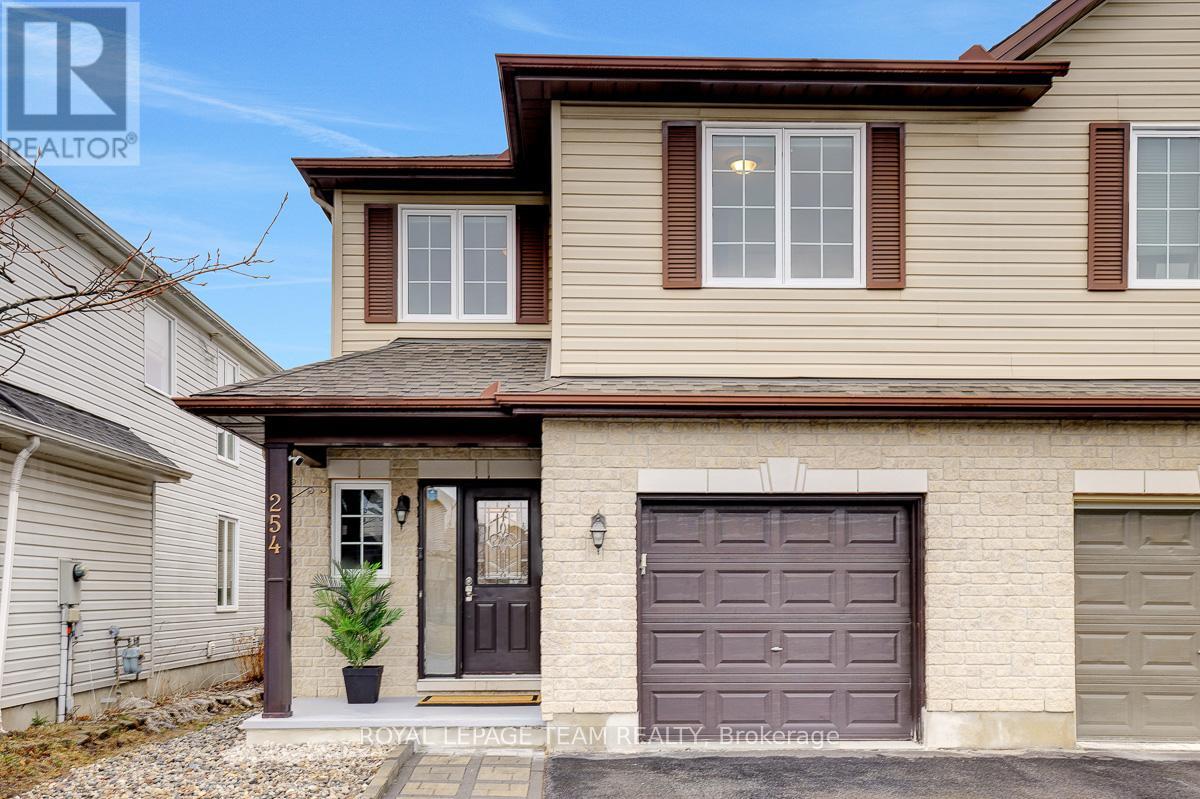3 bed/2.5 bath semi-det with a loft+finished bsmt.