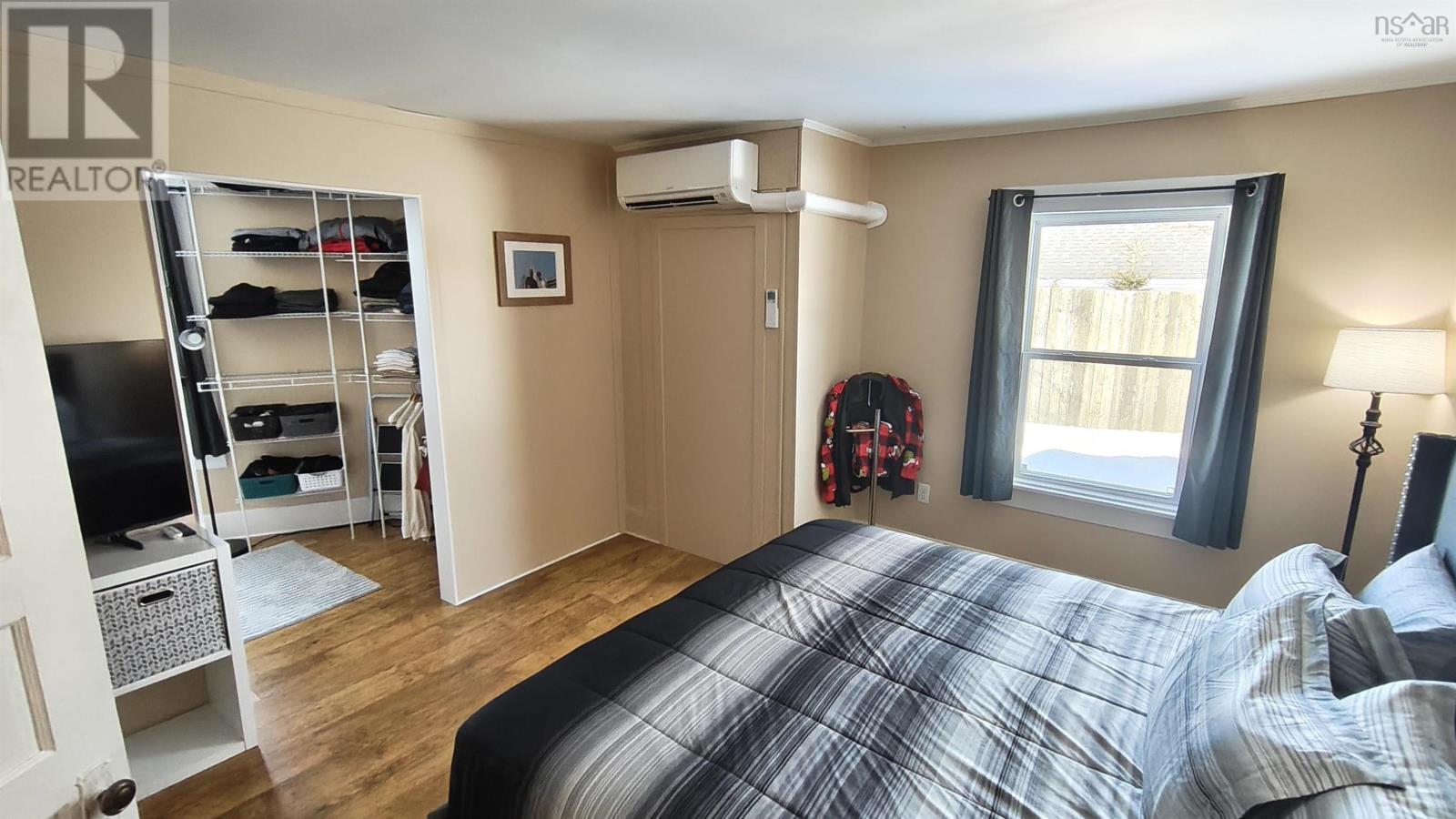 Property 28 of 50 of 7 Candy Lane