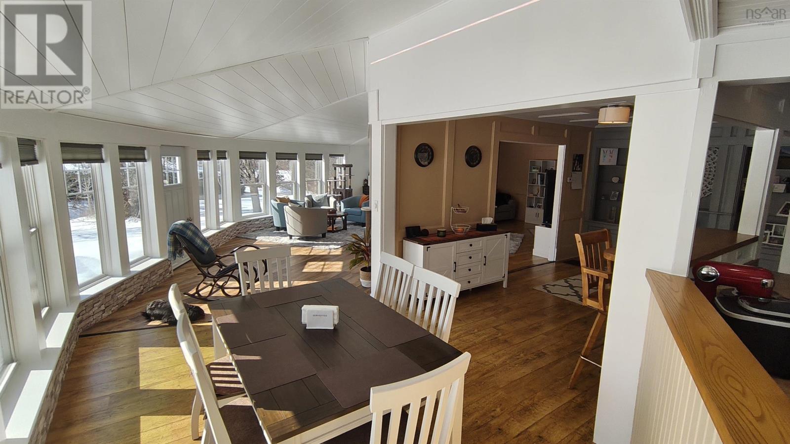 Property 15 of 50 of 7 Candy Lane