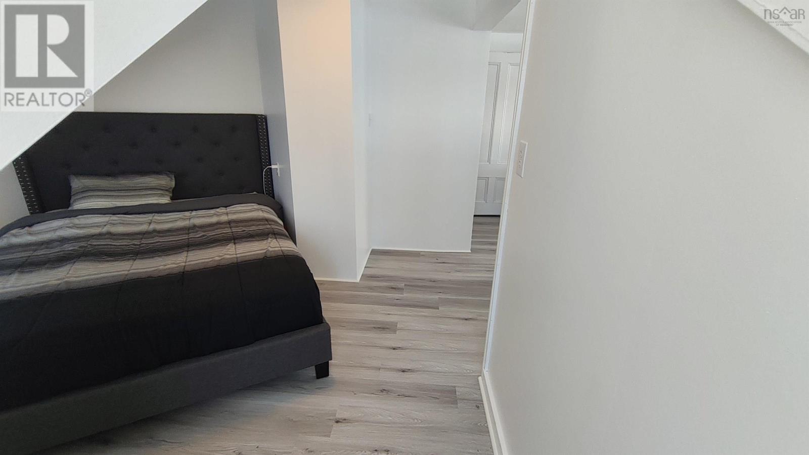 Property 33 of 50 of 7 Candy Lane