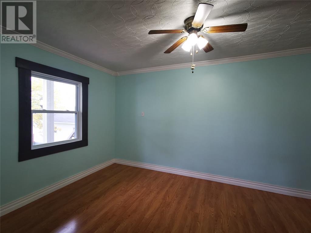 21 Village Cove Road E - 16