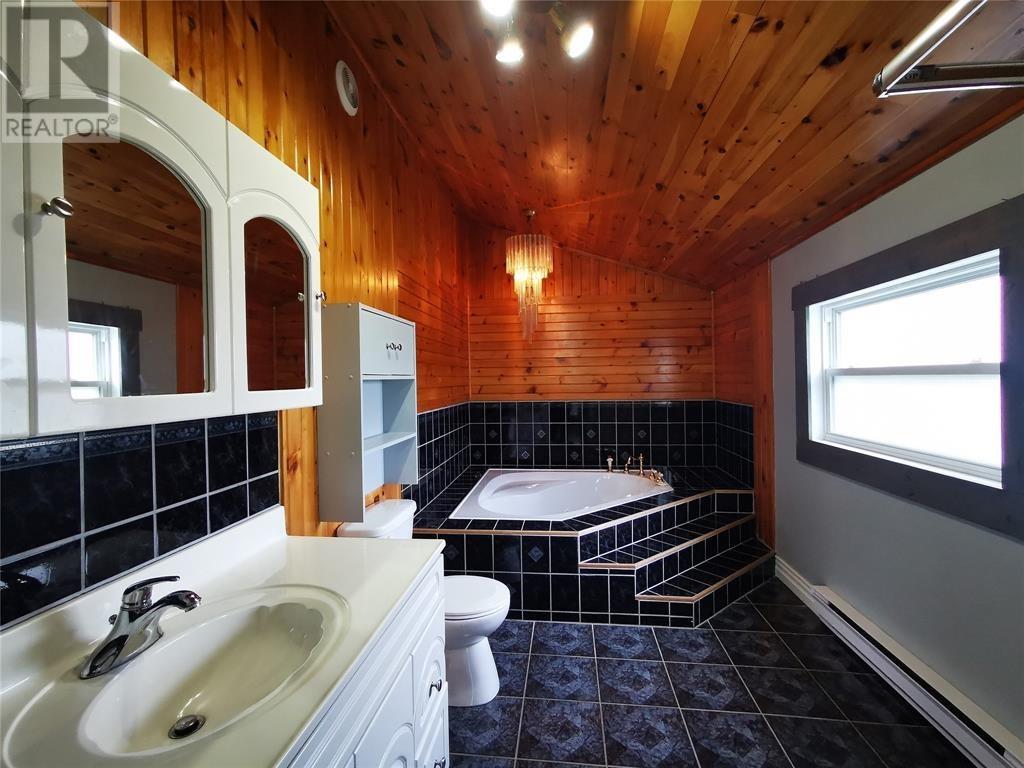 21 Village Cove Road E - 18
