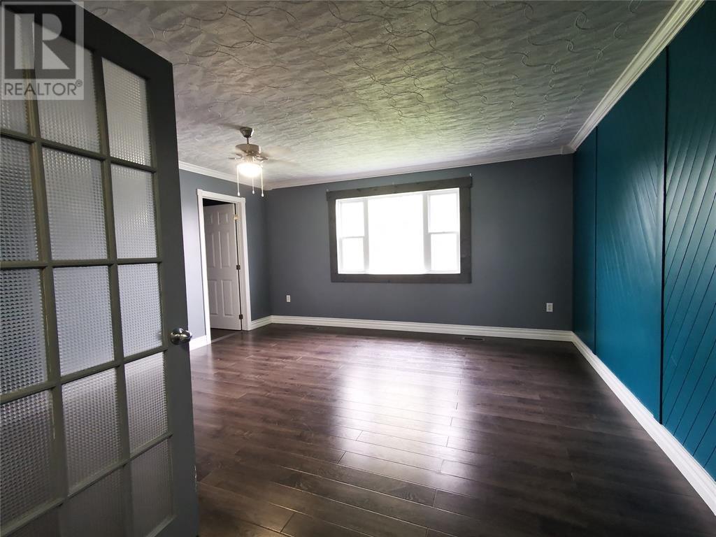 21 Village Cove Road E - 21