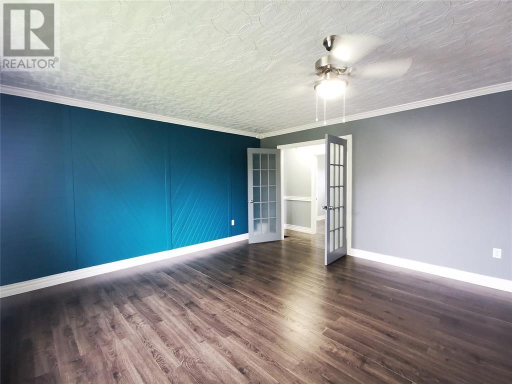 21 Village Cove Road E - 22