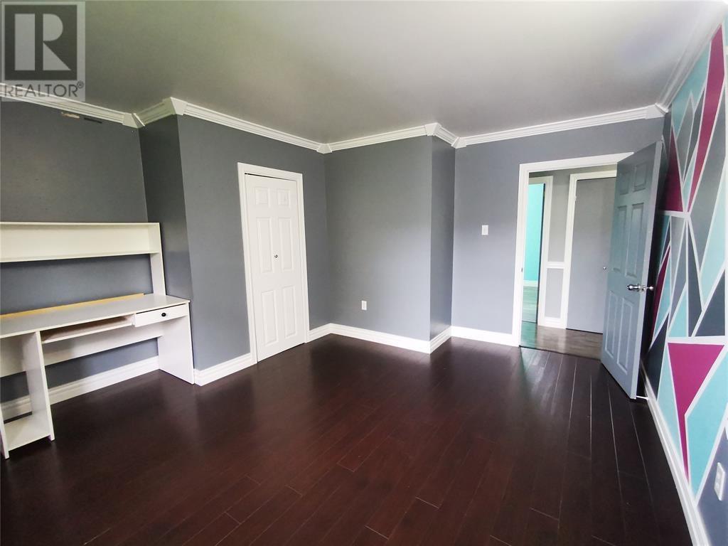 21 Village Cove Road E - 25