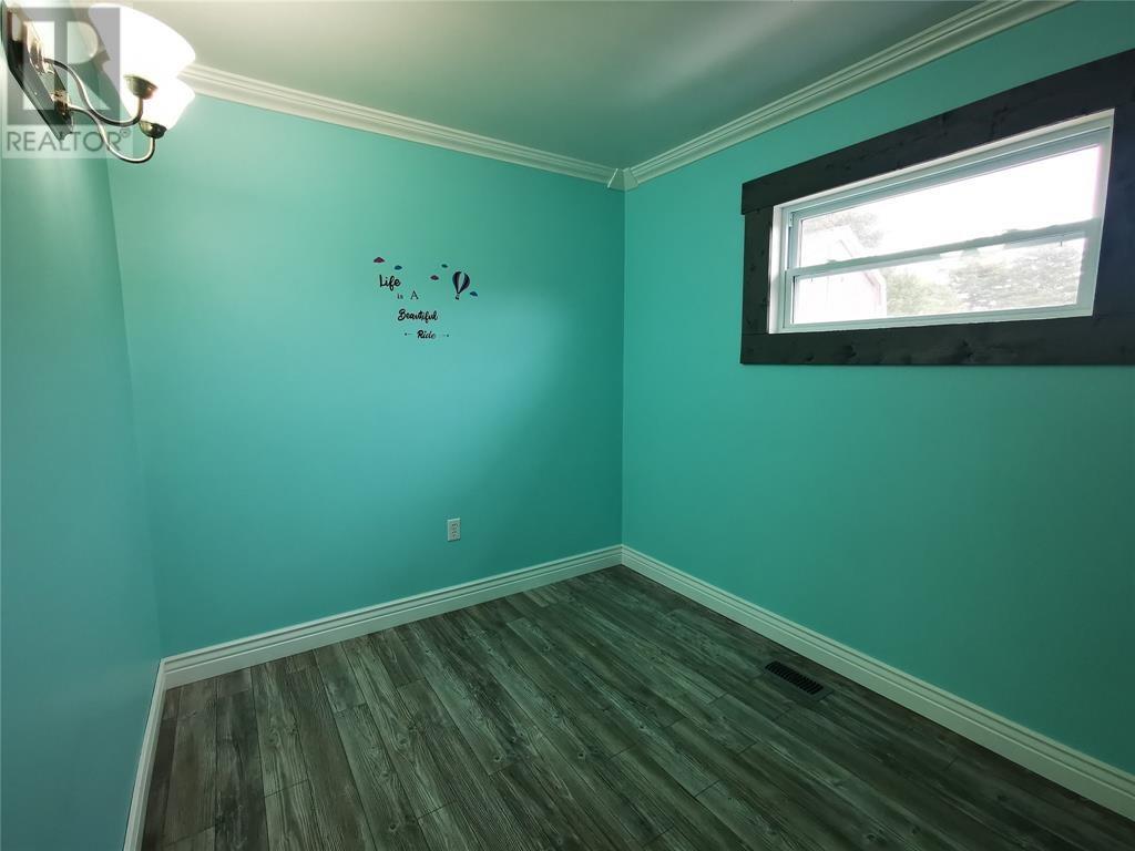 21 Village Cove Road E - 28