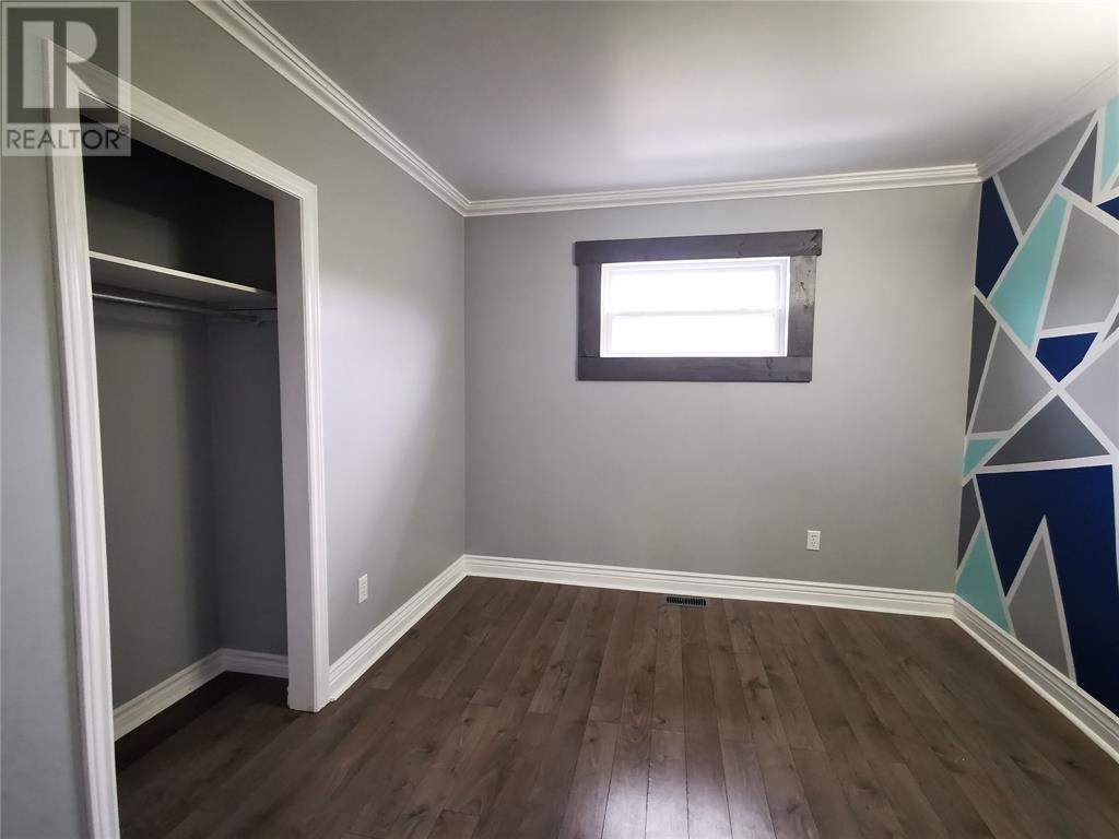 21 Village Cove Road E - 31