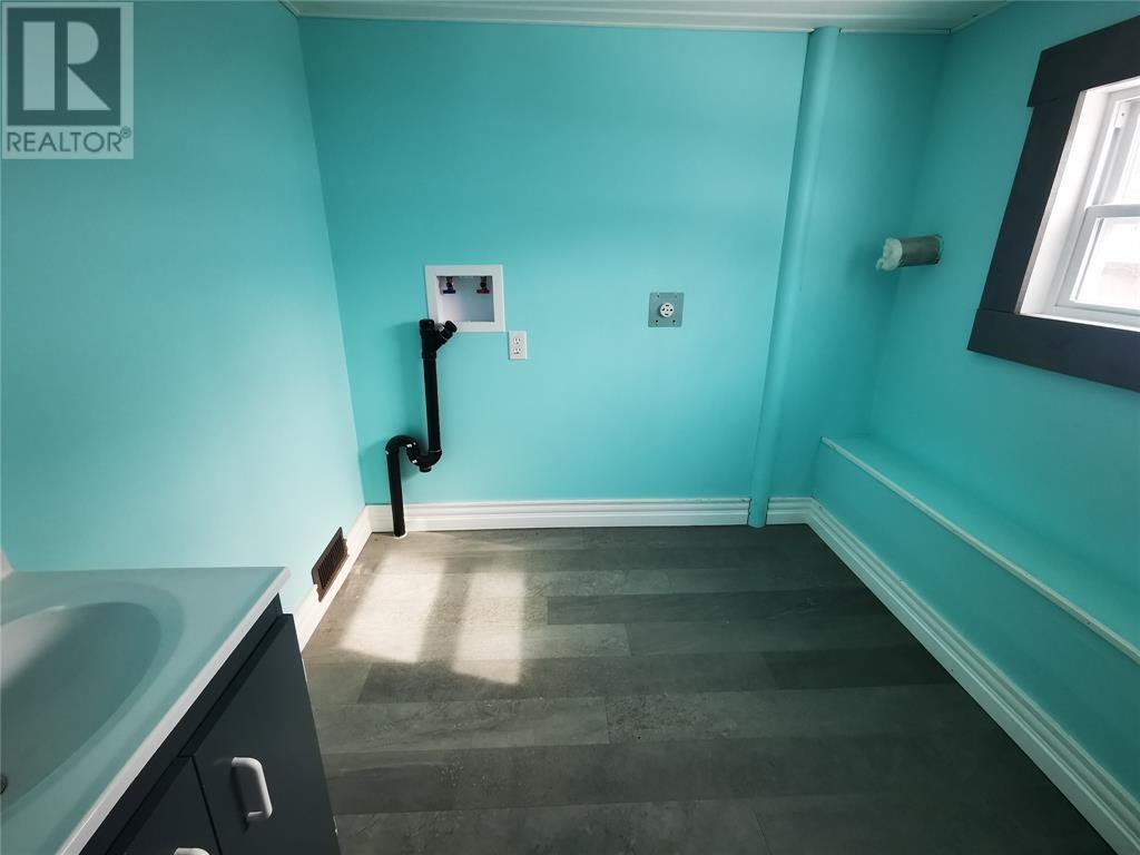 21 Village Cove Road E - 38