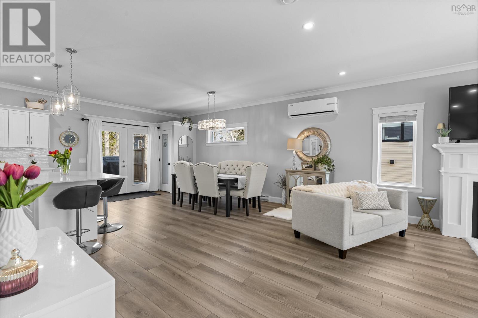 Property 25 of 44 of 35 Angel Court