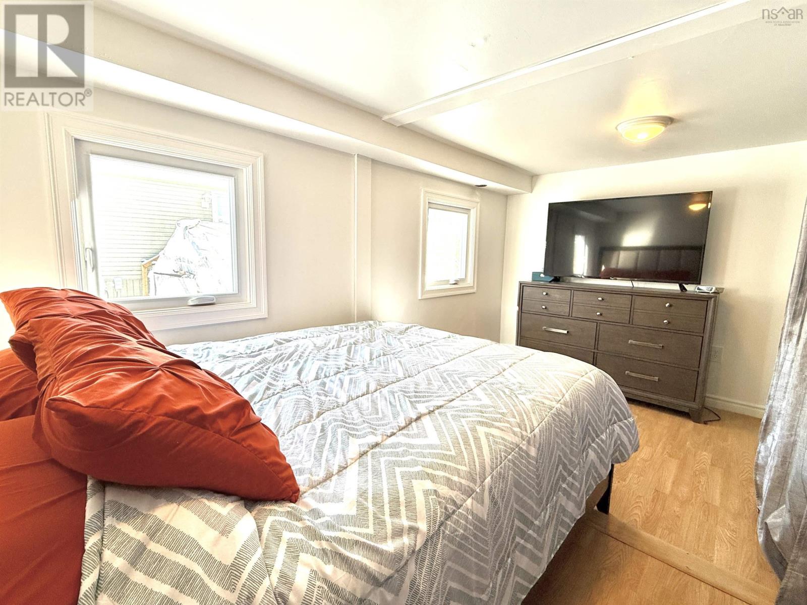 Property 19 of 28 of 11 SNOW WHITE Drive