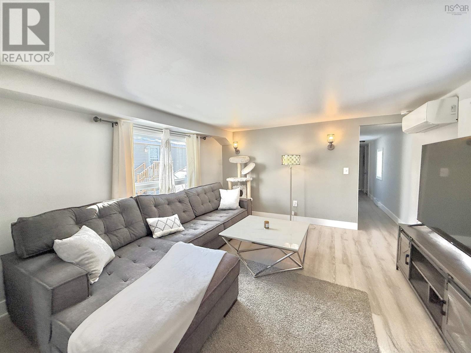 Property 10 of 28 of 11 SNOW WHITE Drive