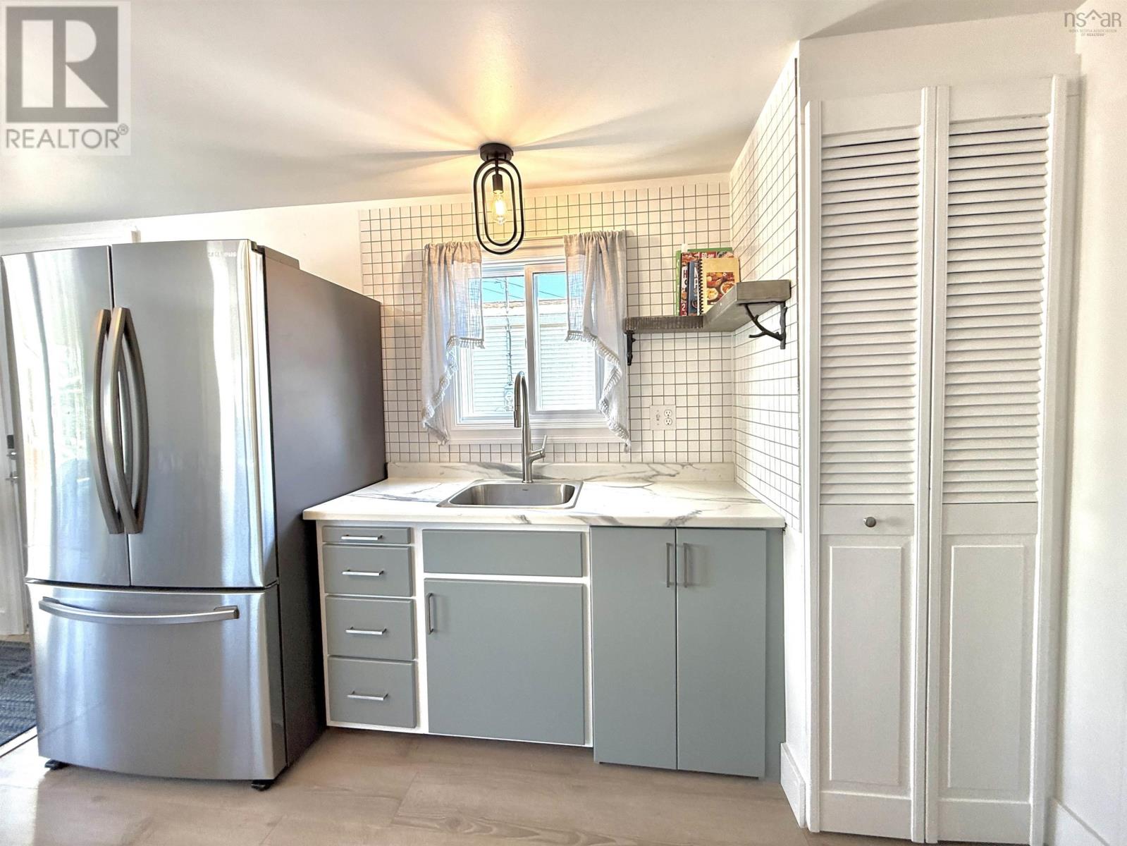 Property 4 of 28 of 11 SNOW WHITE Drive