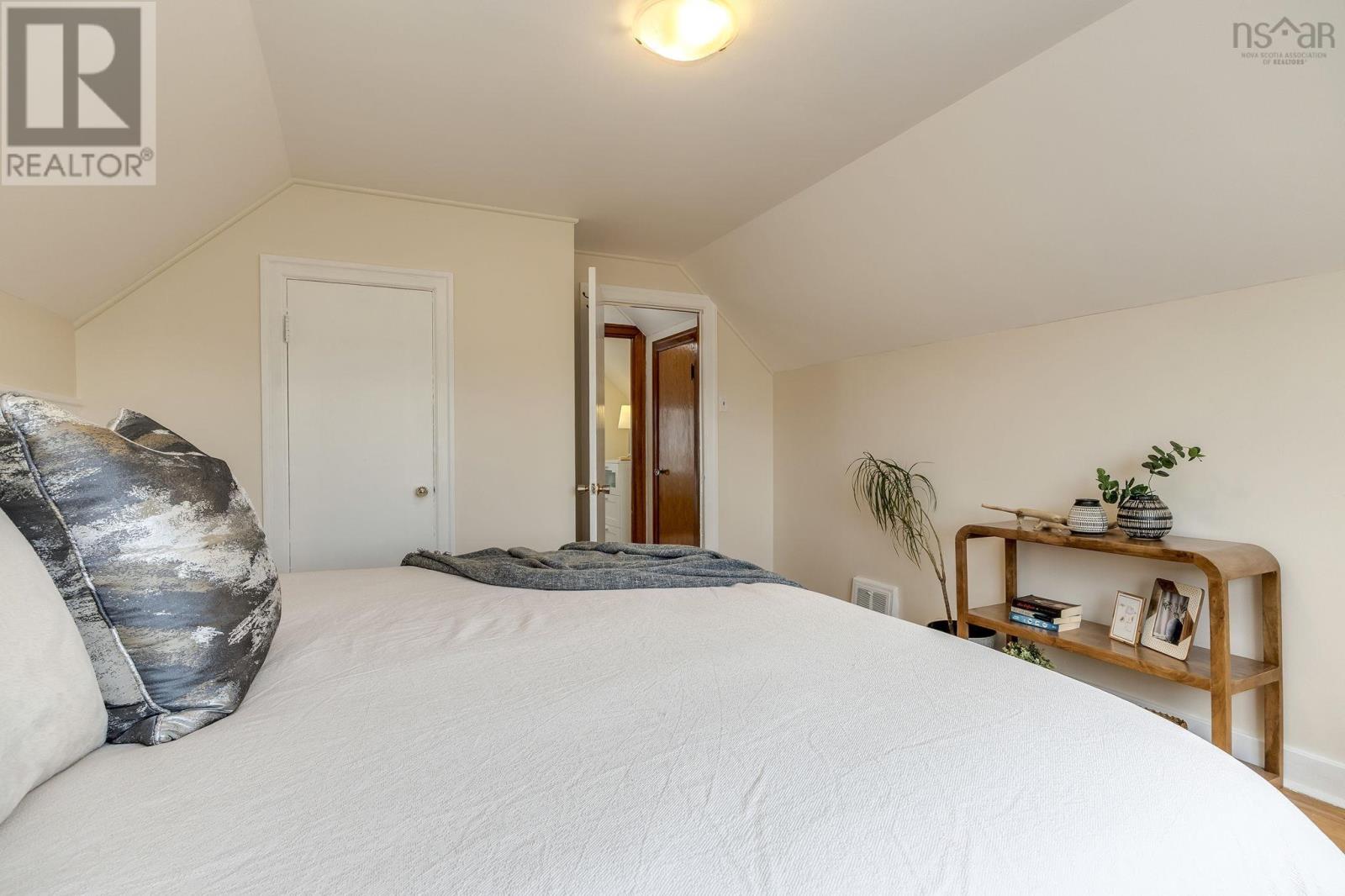 Property 21 of 40 of 207 Victoria Road