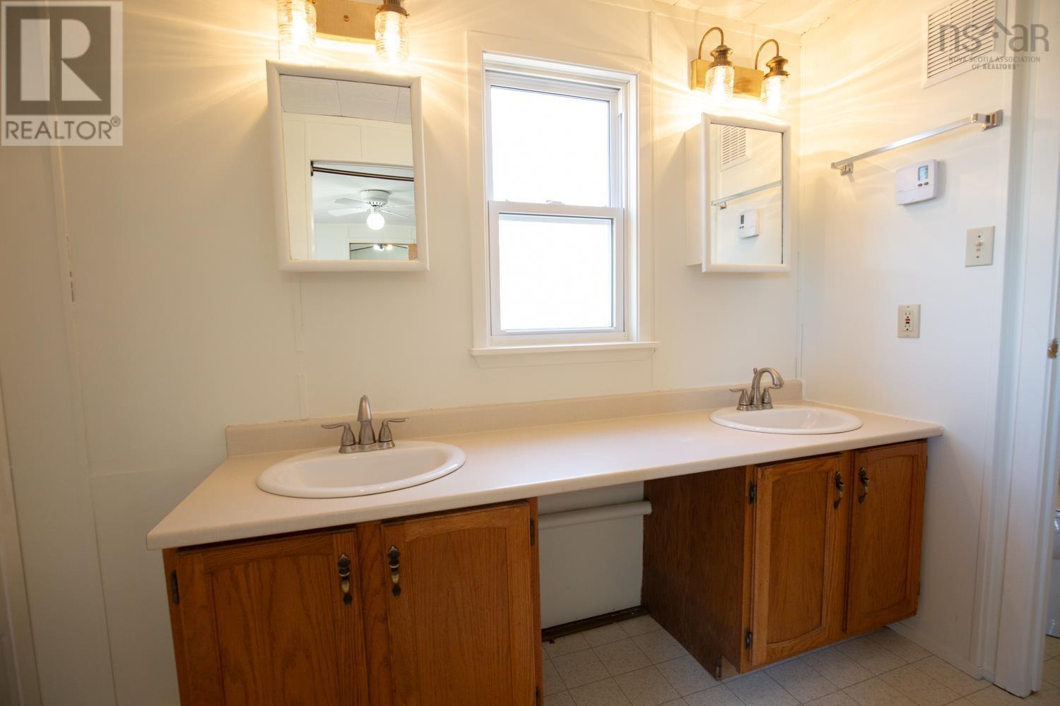 Property 13 of 27 of 3330 HIGHWAY 6