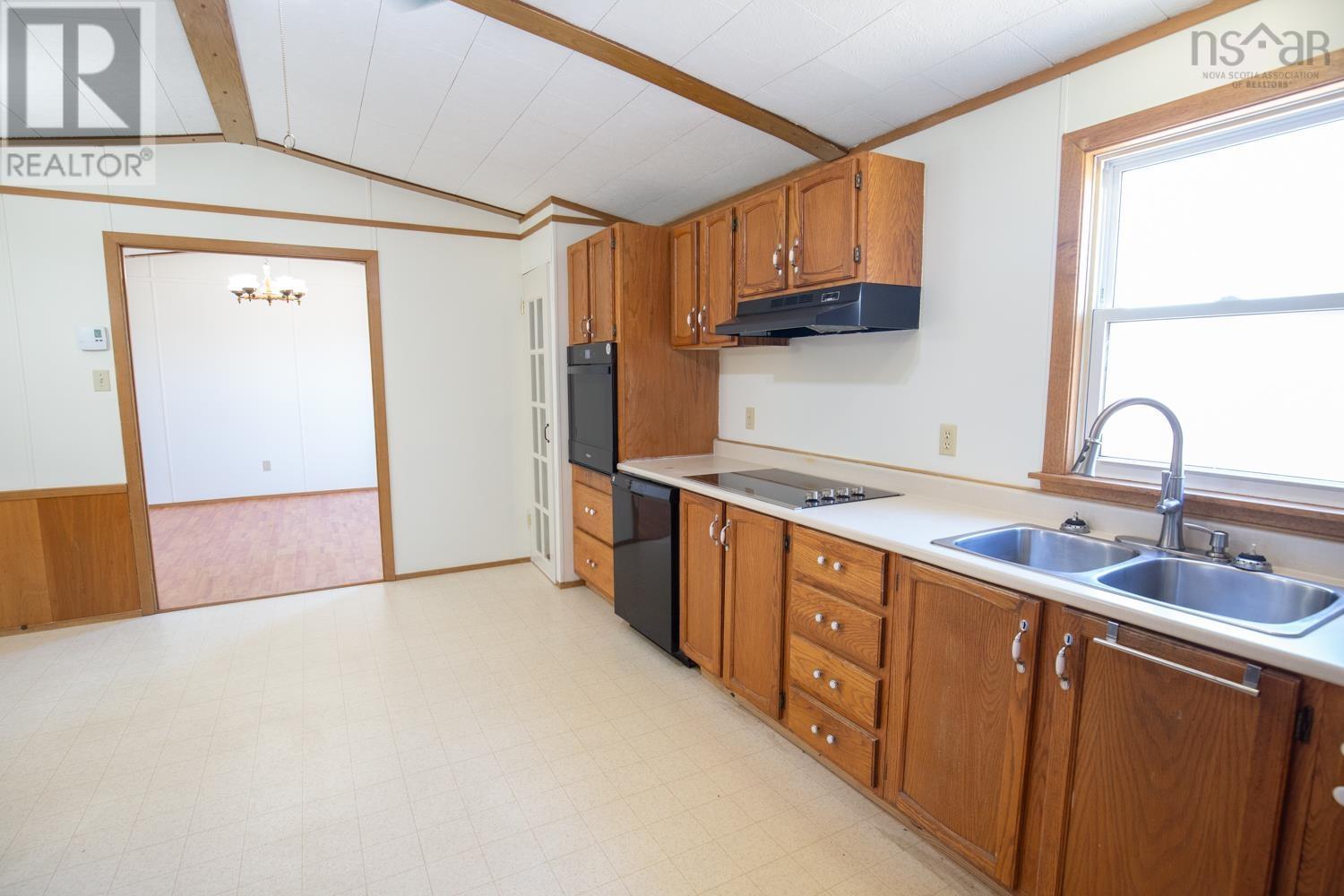 Property 2 of 27 of 3330 HIGHWAY 6