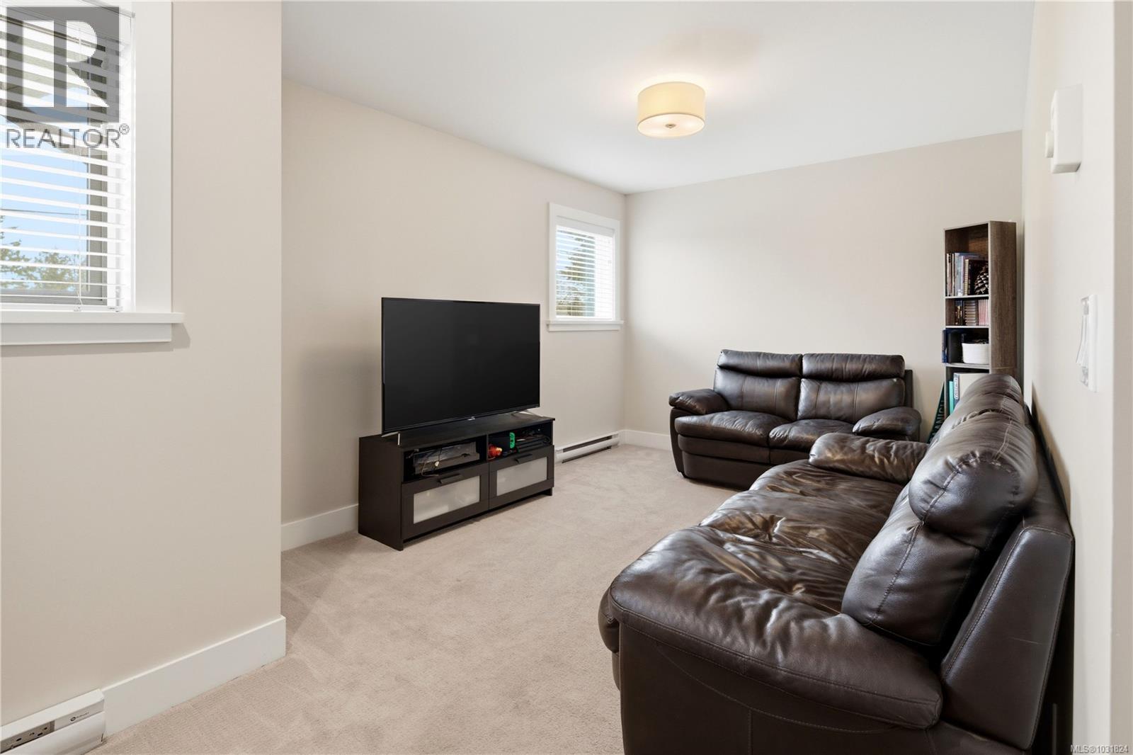 6886 Saanich Cross Rd - 12