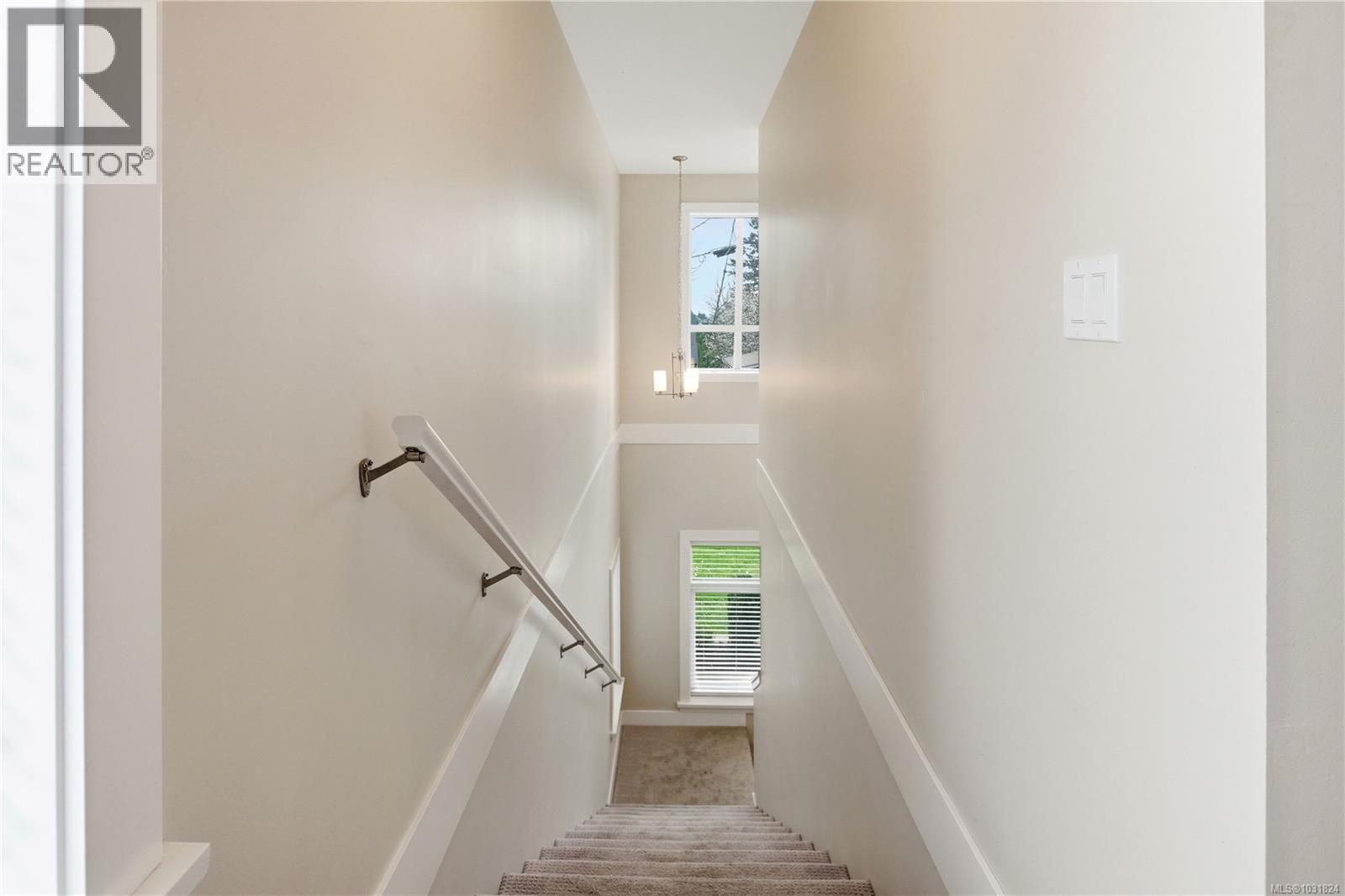 6886 Saanich Cross Rd - 16