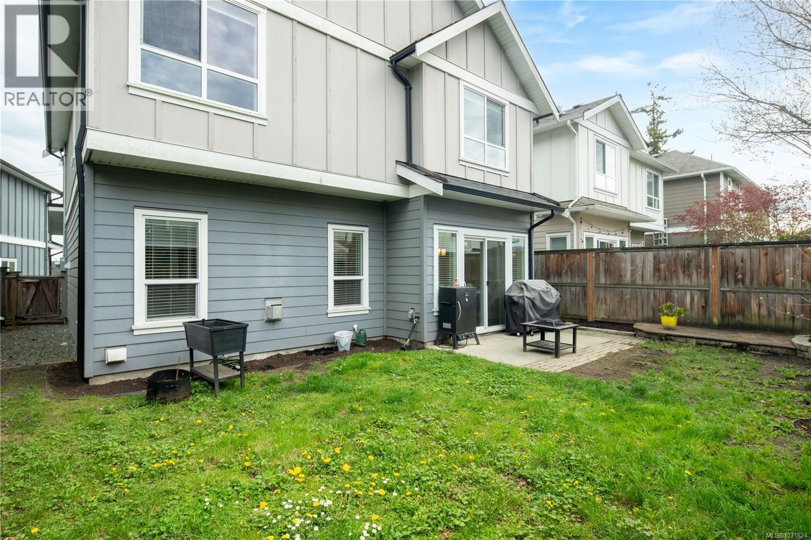 6886 Saanich Cross Rd - 19