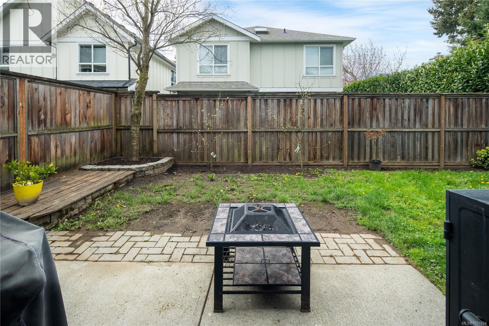 6886 Saanich Cross Rd - 20