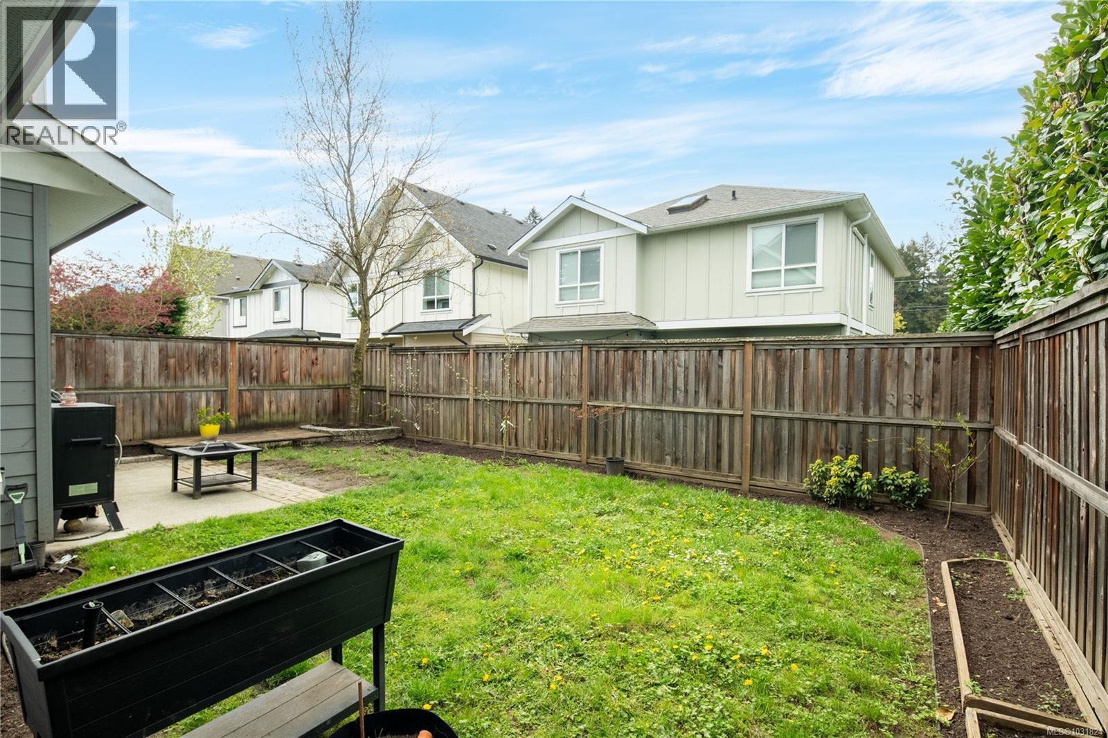 6886 Saanich Cross Rd - 21