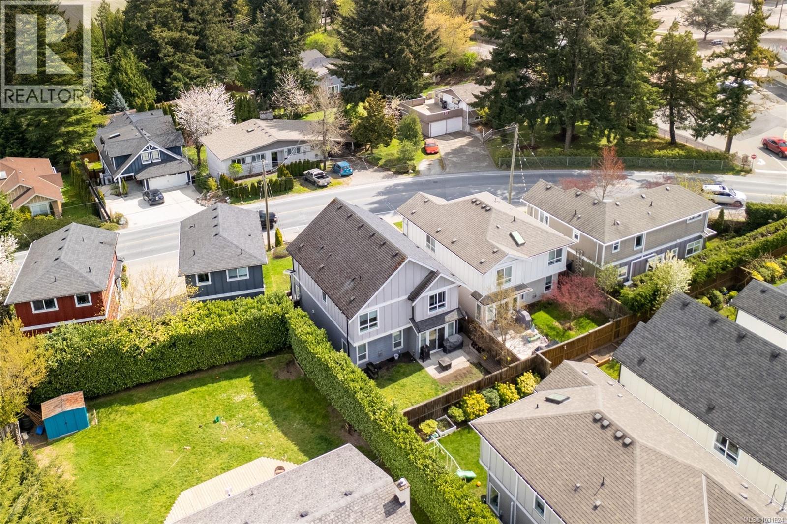 6886 Saanich Cross Rd - 22