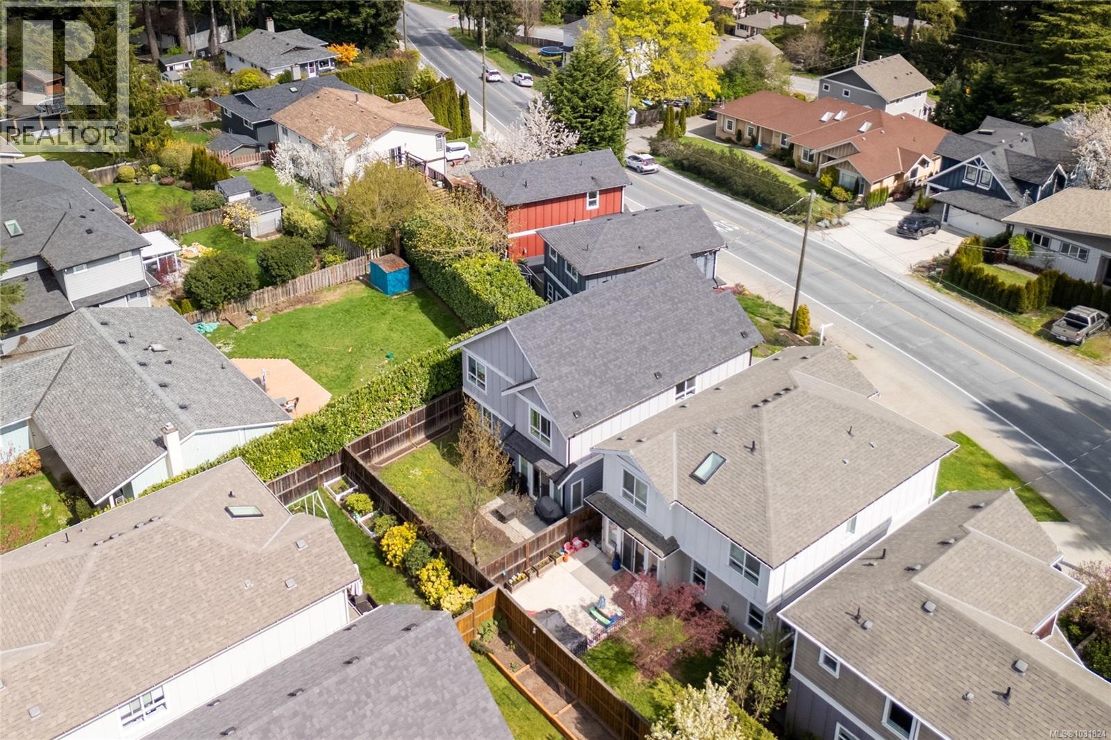 6886 Saanich Cross Rd - 23