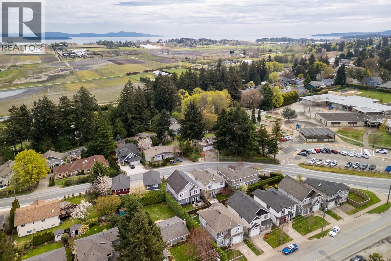 6886 Saanich Cross Rd - 25