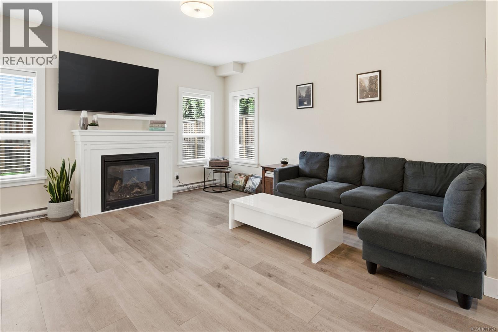 6886 Saanich Cross Rd - 6