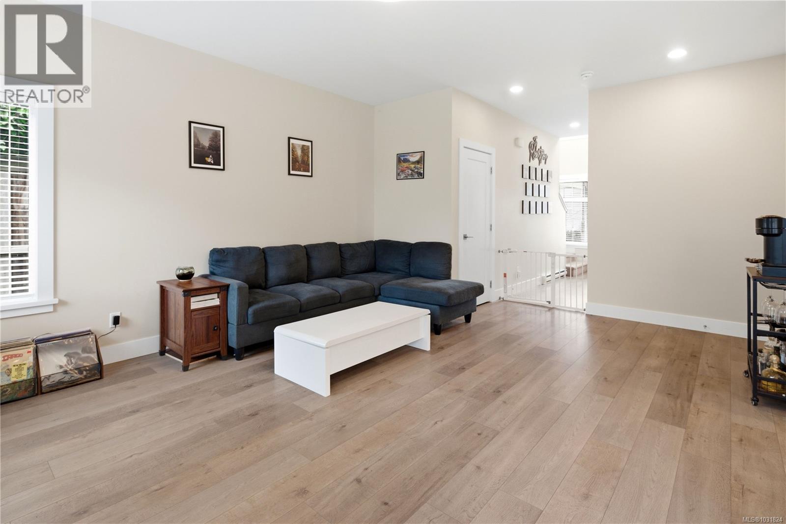 6886 Saanich Cross Rd - 7